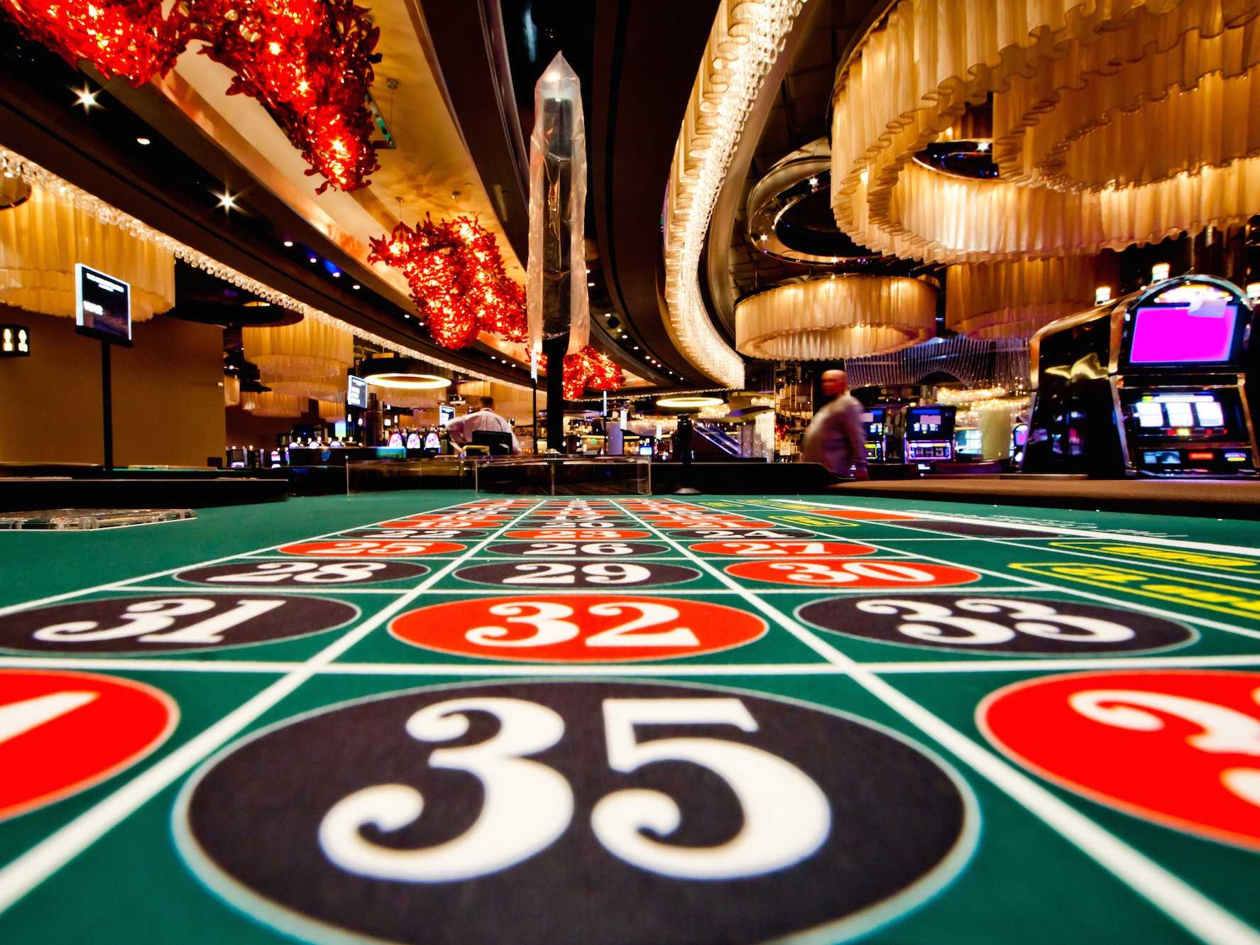 Slot Makinelerinde Kazanma Stratejileri: Deneyimli Bir Uzmanın Rehberi